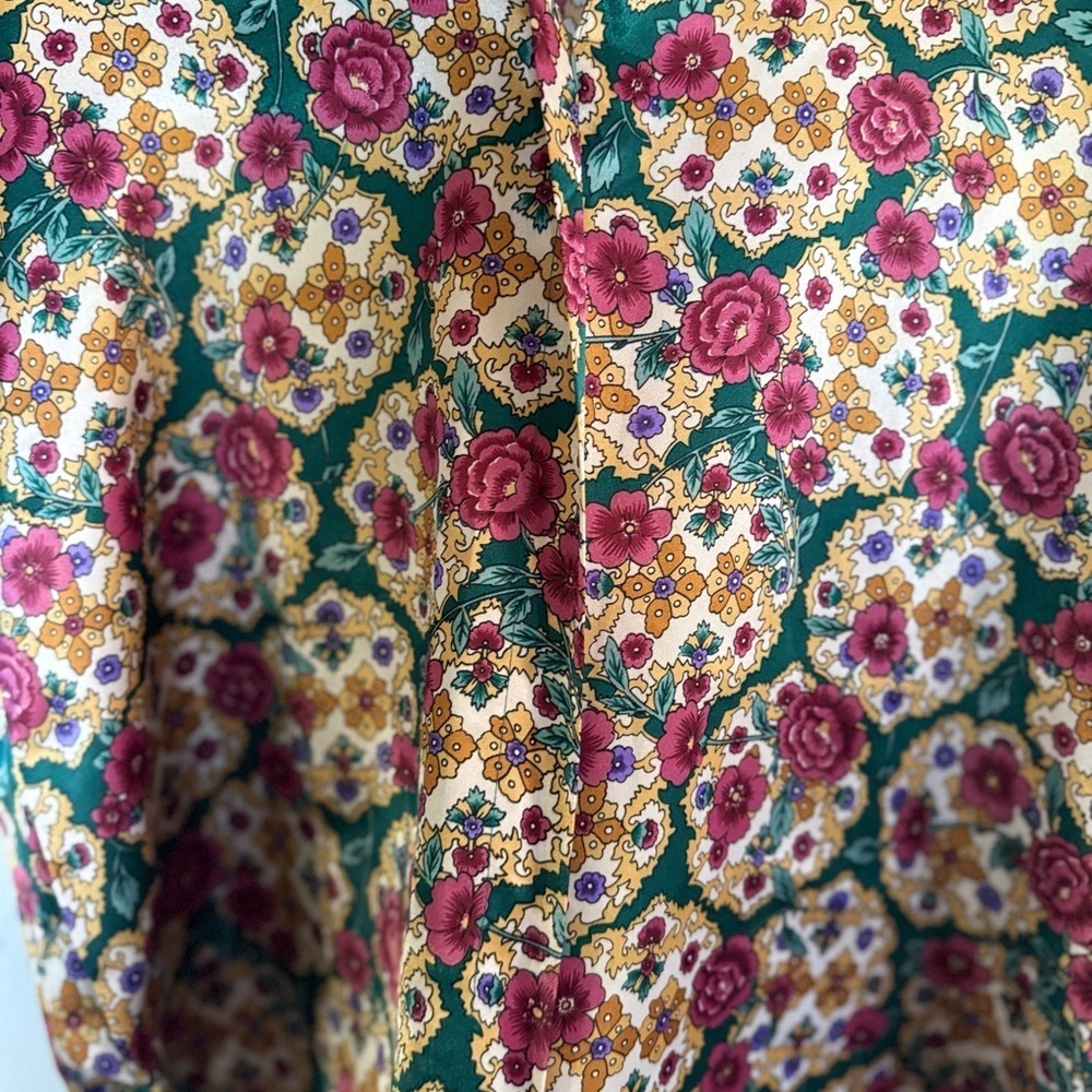 Violets & Roses Floral Satin Style blouse - Picture 3 of 9